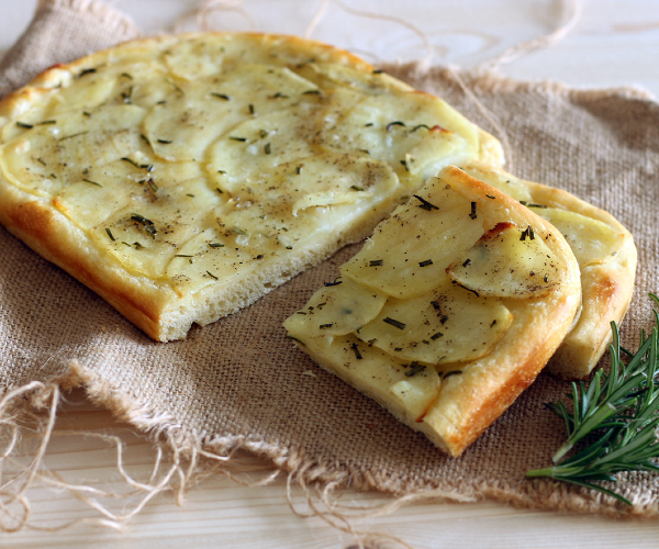 Focaccia con patatas fácil y rápida
