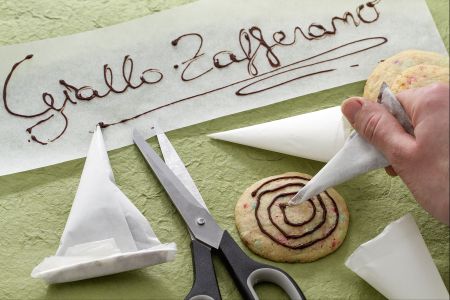 Cómo hacer un cucurucho con papel de horno