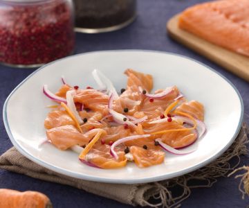 Salmón en escabeche con juliana de verduras