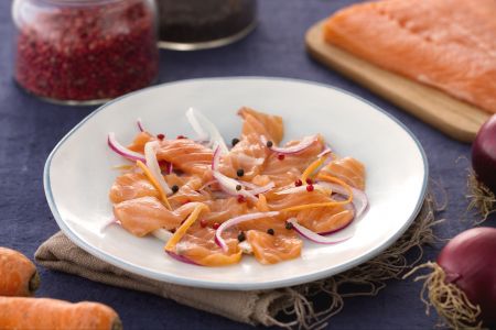 Salmón en escabeche con juliana de verduras