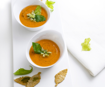 Salmorejo con galletas de apio