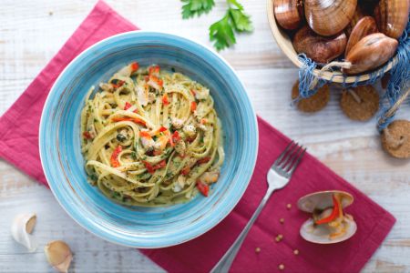 Tallarines con alcachofas y fasolarias