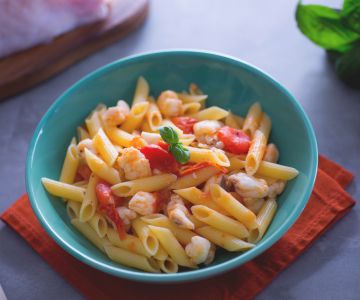 Penne con rape de mar y tomates cherry