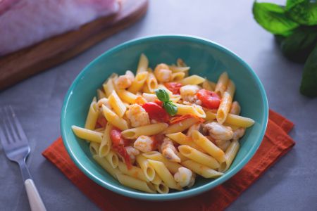 Penne con rape de mar y tomates cherry