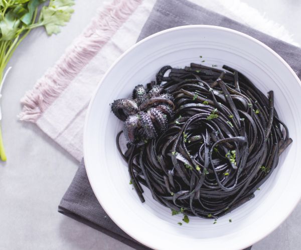 Linguine con tinta de sepia