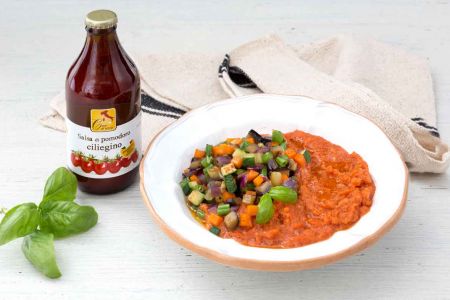 Pappa al pomodoro con primavera de verduritas