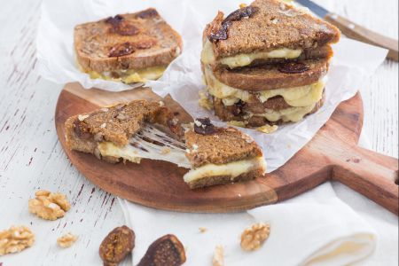 Tostada de higos y nueces con Bettelmatt