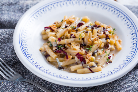 Pasta con radicchio y gorgonzola