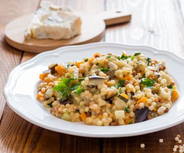 Fregola con verduras y gorgonzola