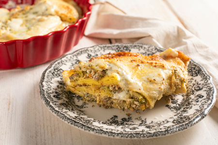 Crepes rellenas de requesón, brócoli y salchicha