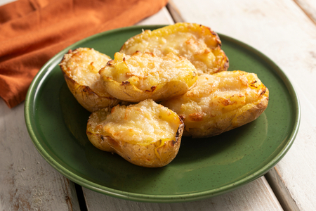 Patatas rellenas de quesos