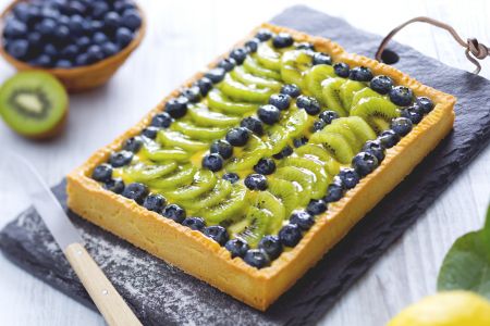 Tarta de kiwi y arándanos