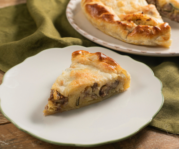 Tarta salada de patata y salchicha