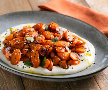 Zanahorias con mantequilla y yogur al curry ahumado