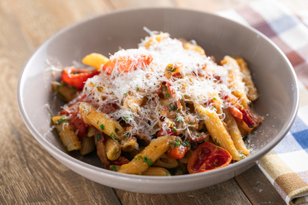Amatriciana revisitada con lomo de cerdo y tomatitos confitados