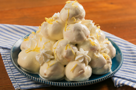Profiteroles de limón