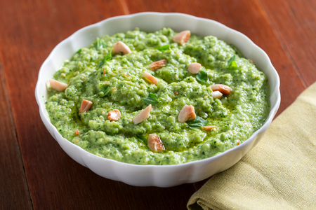 Pesto de calabacín y almendras