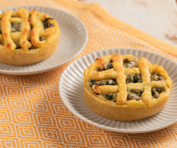Tartaletas de patata con verduras y fontina