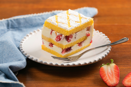 Tarta de fresas y chocolate blanco
