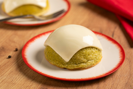 Pastelito de calabacín con queso cremoso