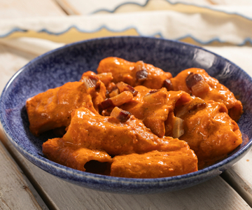 Paccheri con crema de pimientos y guanciale