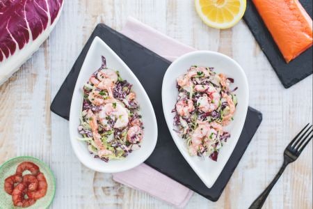 Ensalada de yogur con salmón y gambas