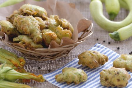 Buñuelos de calabacín trompeta y sus flores