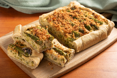 Tarta salada vegana de primavera