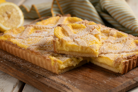 Tarta de crema de limón con base crujiente