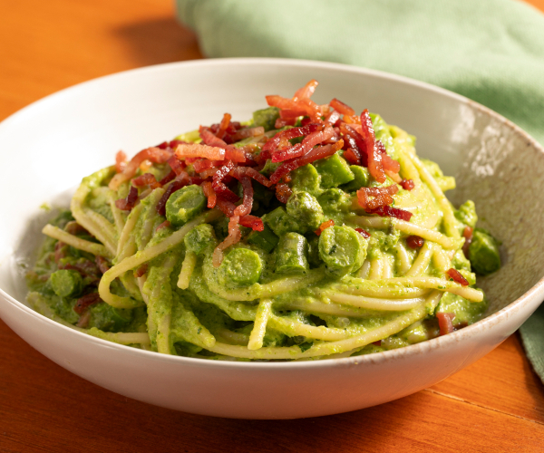 Pasta con espárragos y speck