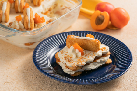 Tiramisú de albaricoques con Pavesini sin huevos