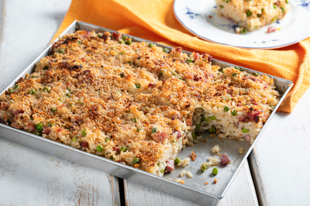 Arroz al horno con guisantes y speck