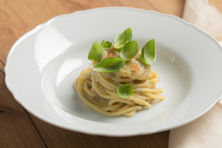 Spaghettoni con cebolleta y guindilla