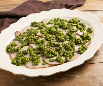 Lomo frío asado con salsa de calabacín