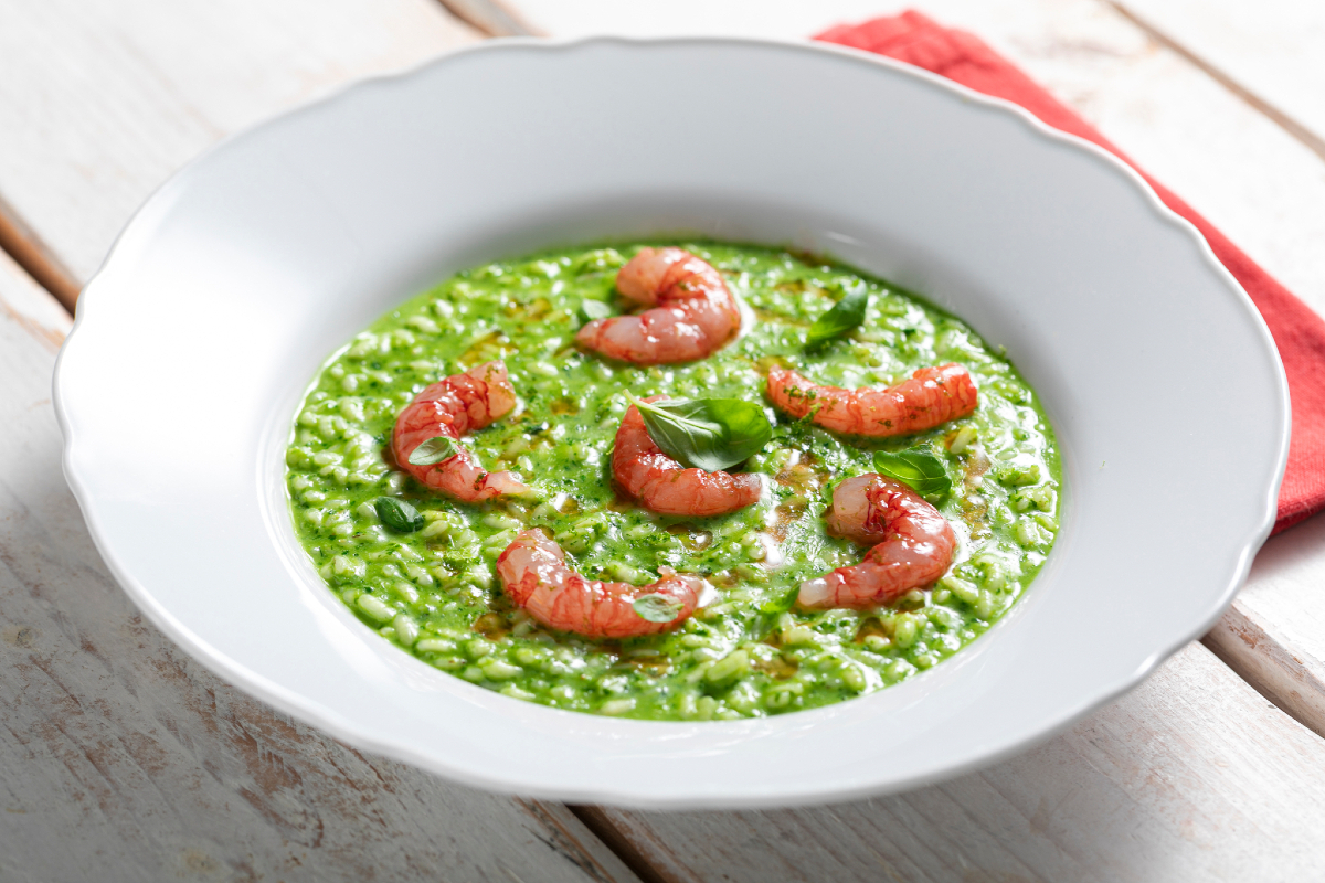 Risotto con pesto y gambas