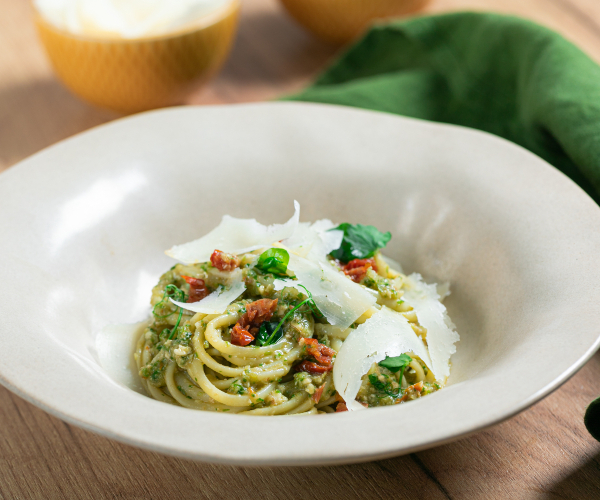 Linguine con pesto de lechuga