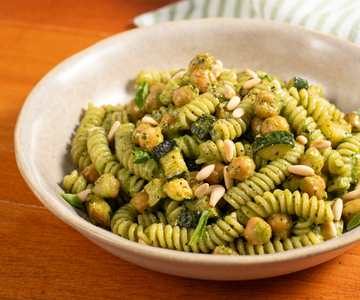 Pasta con garbanzos y calabacín