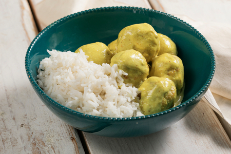 Albóndigas de pavo con leche de coco y curry