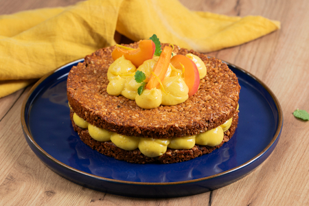 Tarta de frutos secos con crema de limón