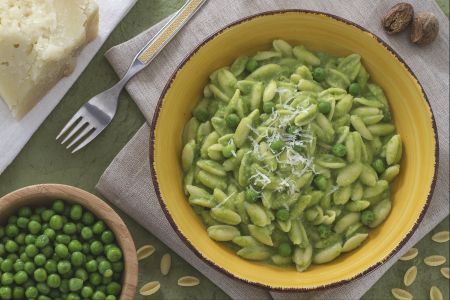 Gnocchetti con crema de guisantes