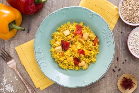 Arroz, cebada y espelta en salsa de pimientos y tofu