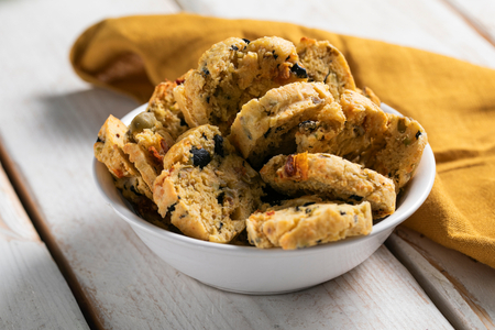 Galletas saladas con aceitunas