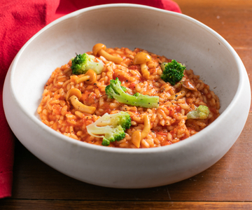 Risotto de tomate con brócoli y setas