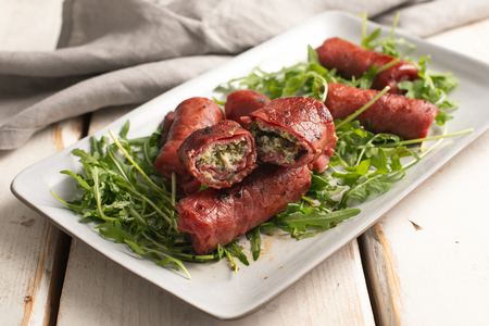 Rollitos de carpaccio en la sartén