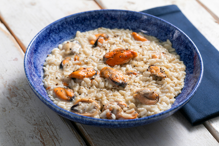 Risotto cacio e pepe con mejillones