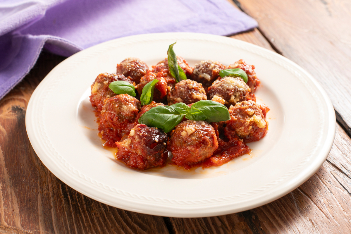 Albóndigas gratinadas en salsa de tomate