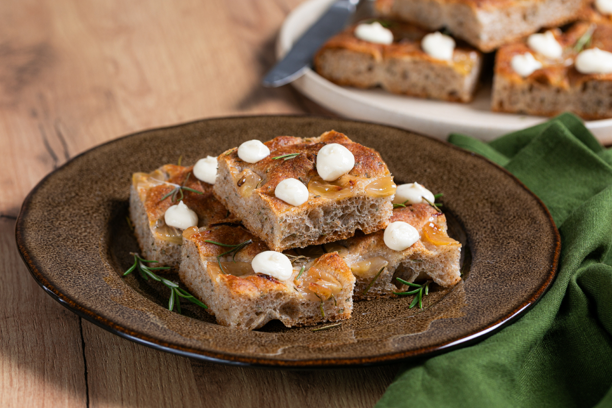 Focaccia de uvas con crema de parmesano