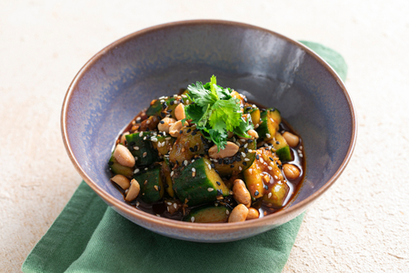 Ensalada de pepinos al estilo oriental