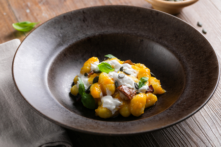 Gnocchi de calabaza con boletus y burrata