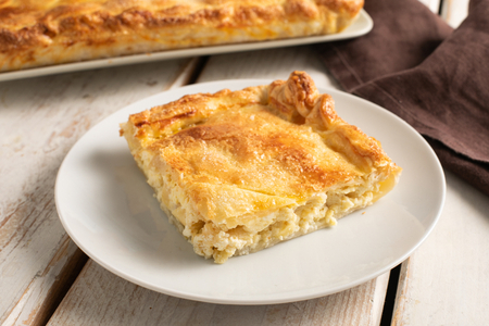 Tarta de hojaldre con manzanas y ricotta
